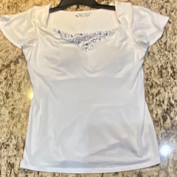 Bra Tops White Scoopneck Draped Capsleeve Top w Rhinestone Embellishments Sz M - Picture 2 of 10